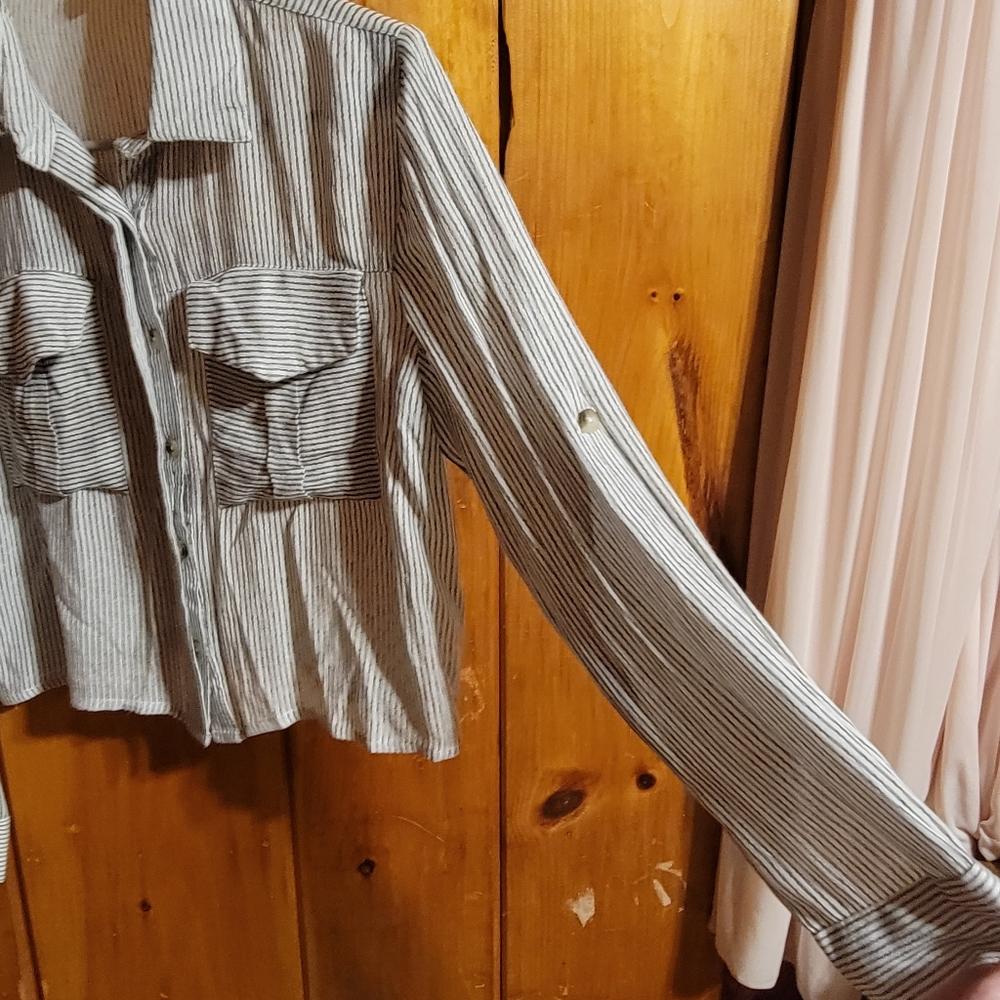 SIM & SAM Cropped Button up - Picture 4 of 9